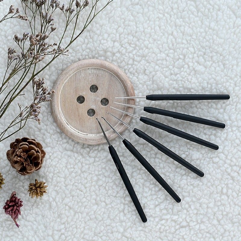 Steel Crochet Hook With Ergonomic Handle - Image 2