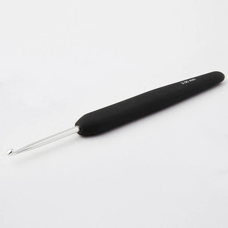 Steel Crochet Hook With Ergonomic Handle - Image 3