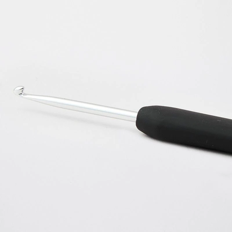 Steel Crochet Hook With Ergonomic Handle - Image 4