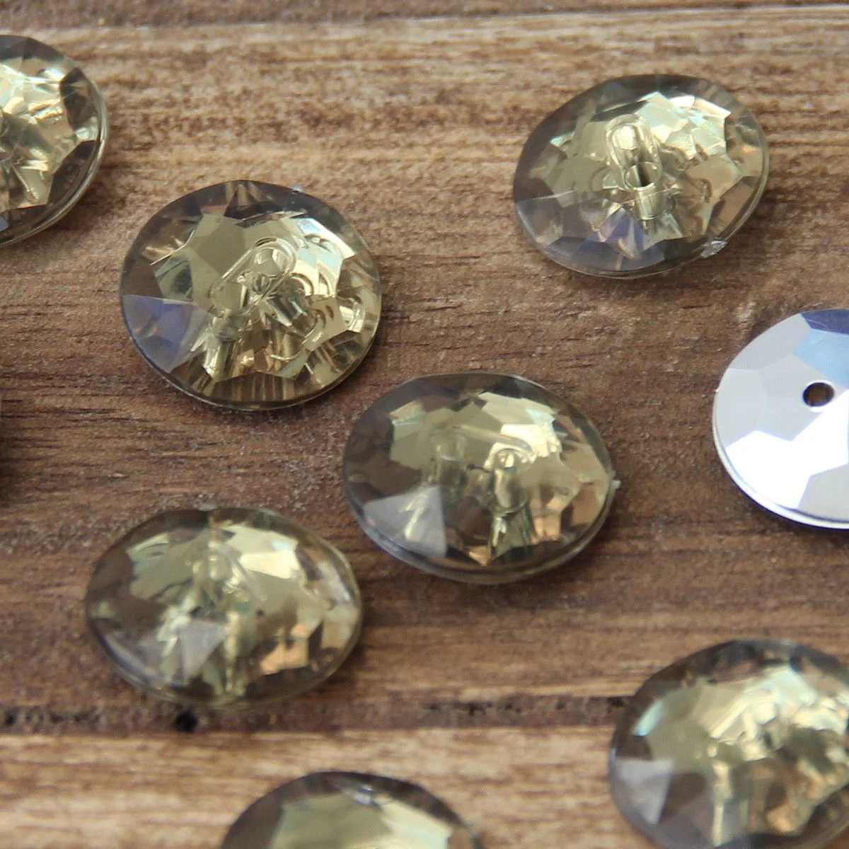 Two Hole Cocktail Buttons - 18 mm (0.7 inches) - Image 10