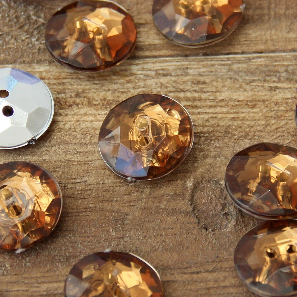Two Hole Cocktail Buttons - 18 mm (0.7 inches) - Image 9