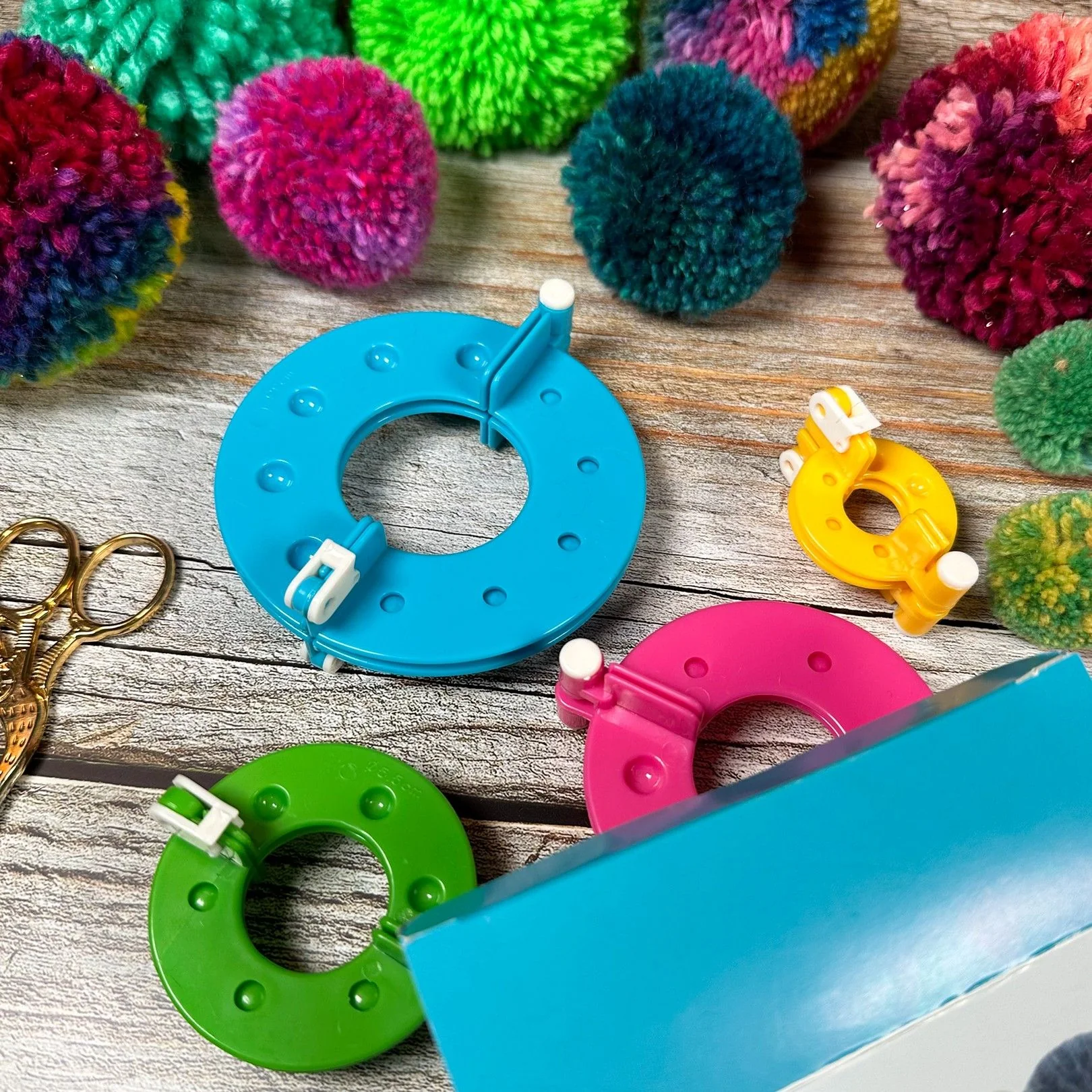 Hoop Pompom Maker Set - Image 3