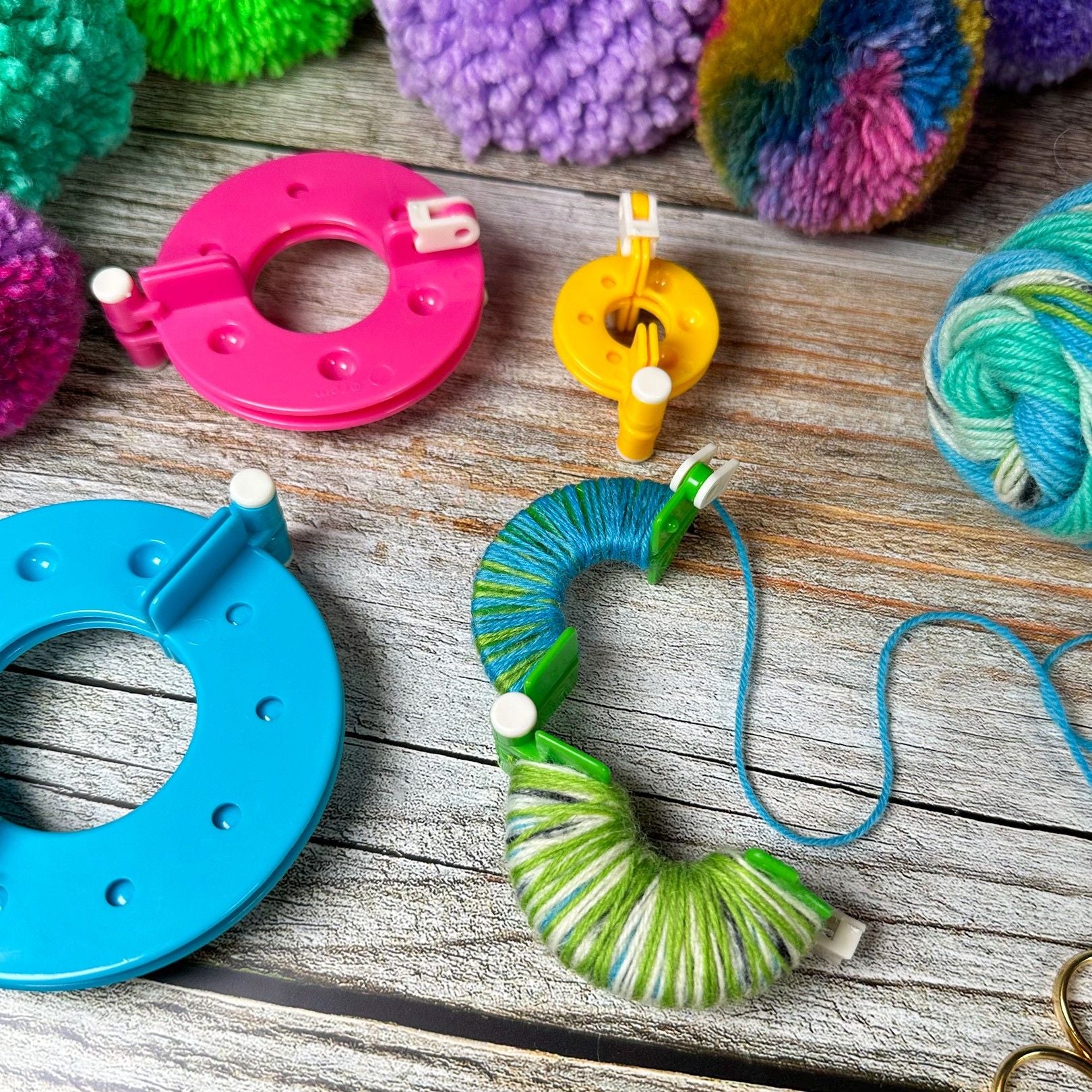 Hoop Pompom Maker Set - Image 4