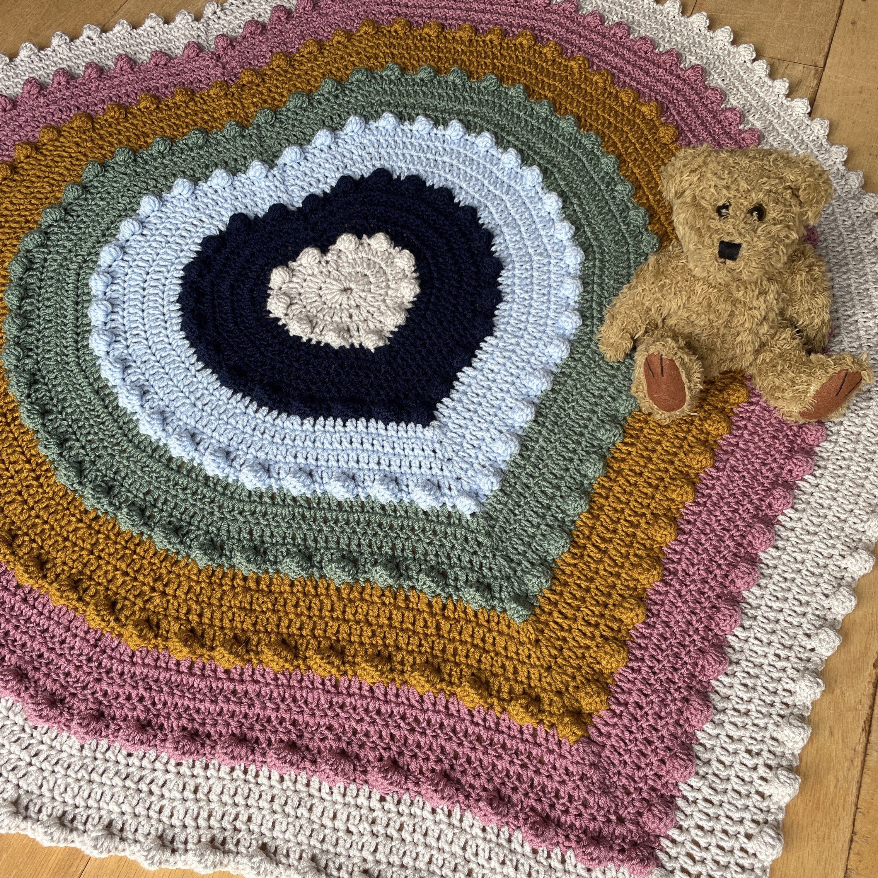 Atria Bobble Heart - Blanket - Image 4