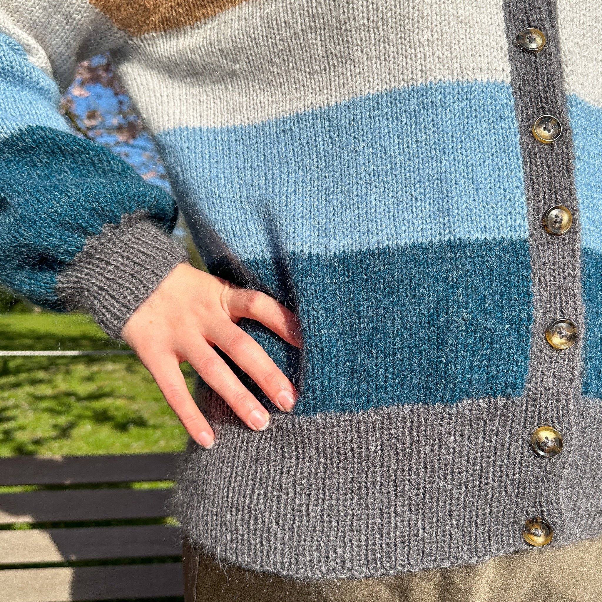 Brede Striber - Short Cardigan - Image 6