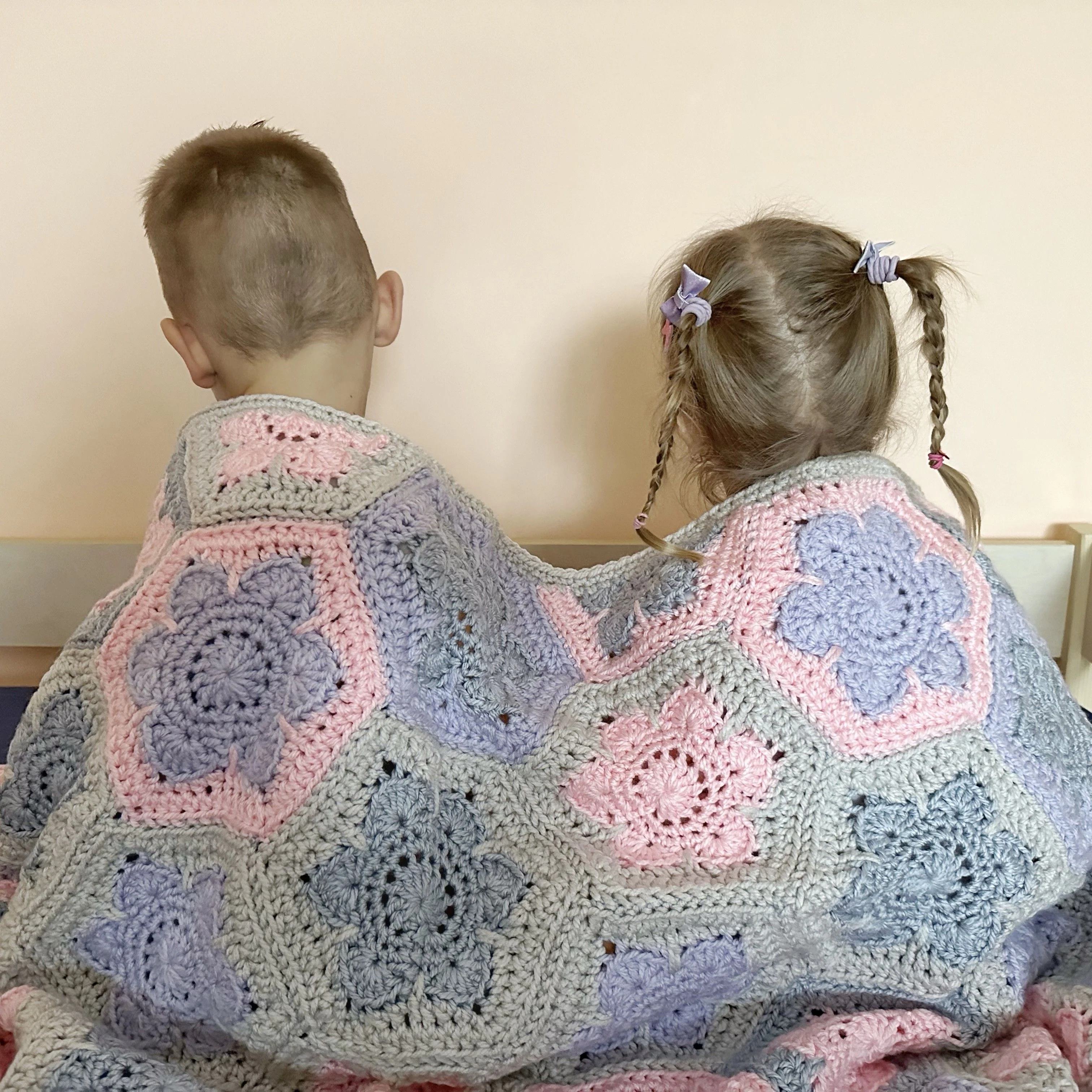 Cozy Hexi Flower - Blanket - Image 4