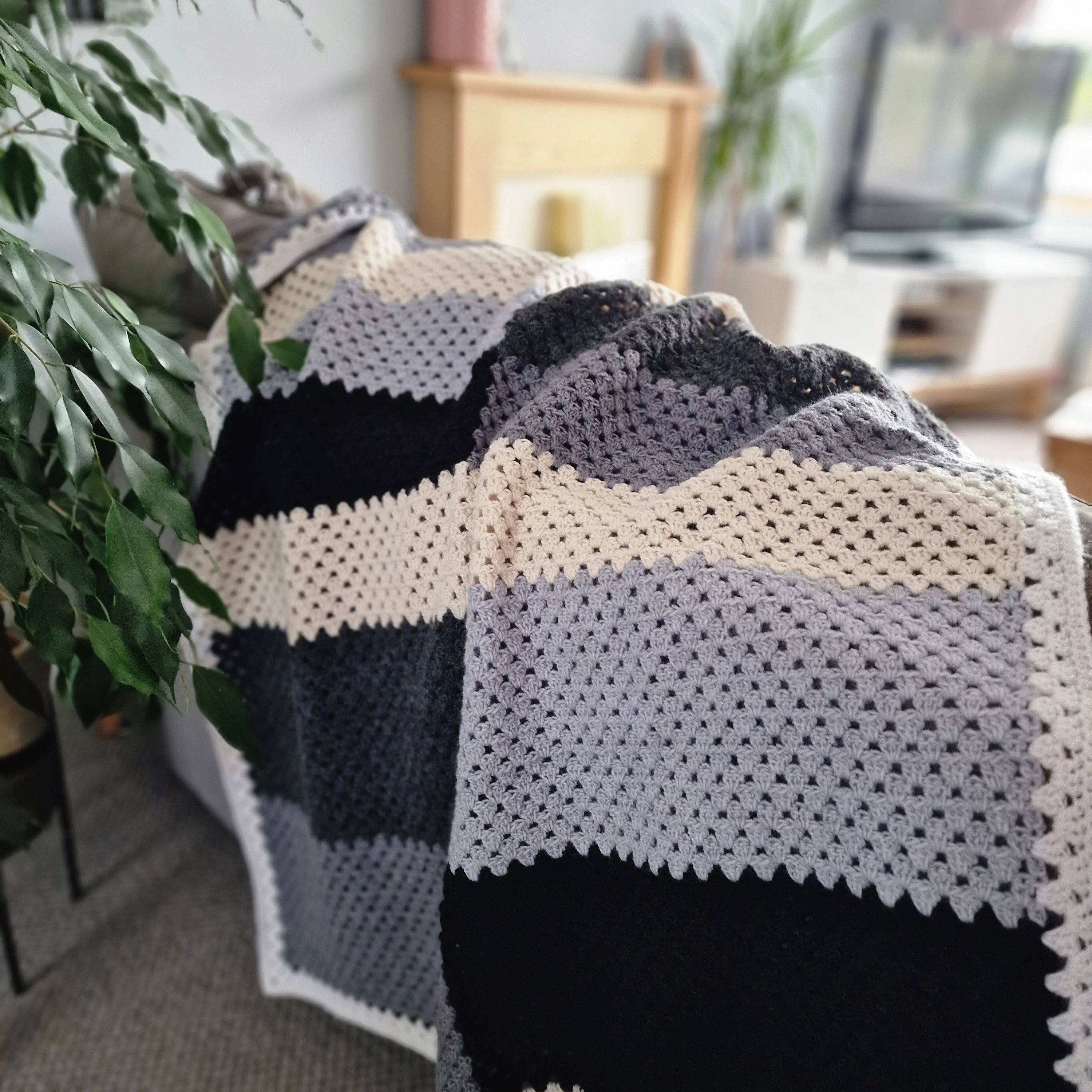 Granny’s on the block - Blanket - Image 6