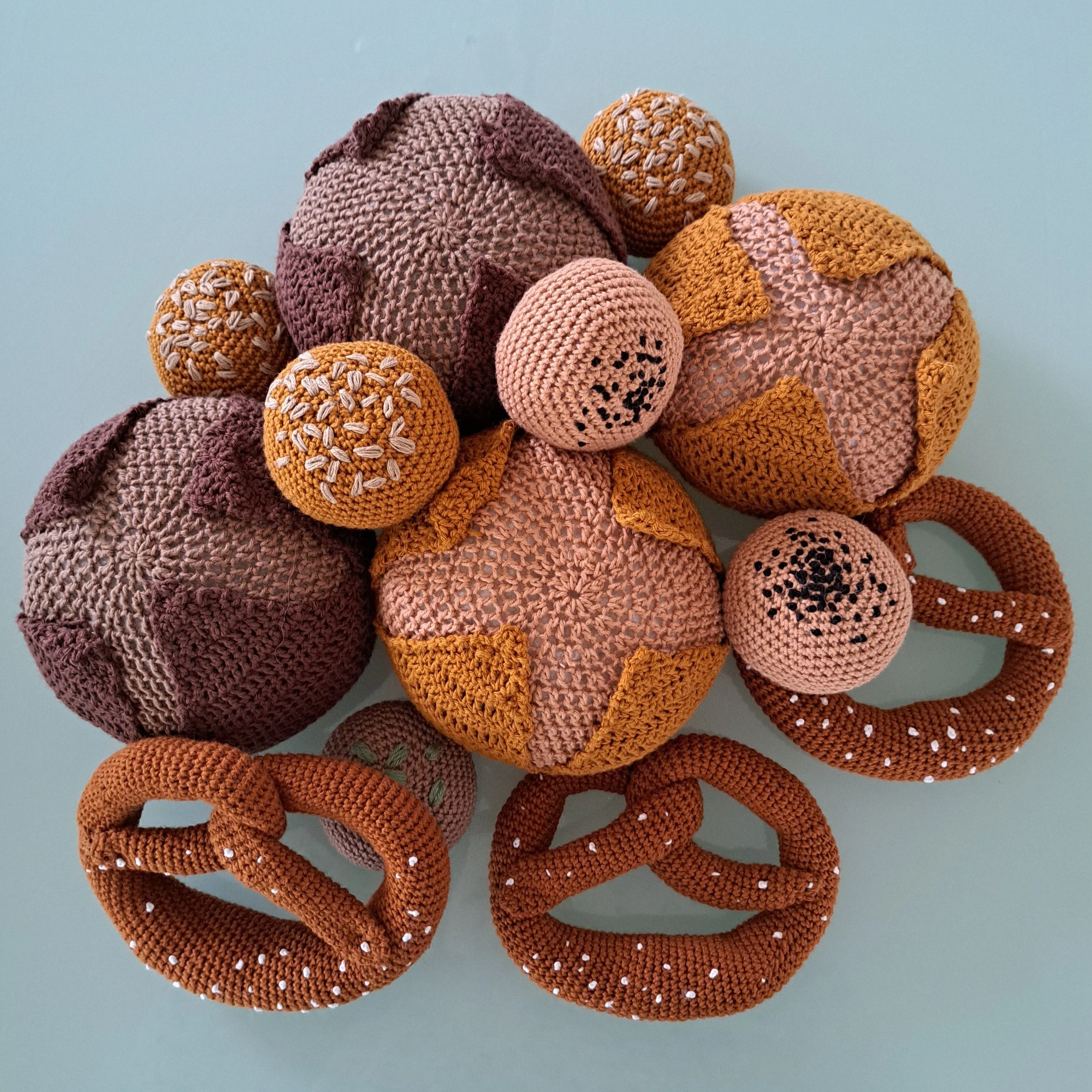 Bread - Bread roll, sourdough bread and pretzel - Image 2