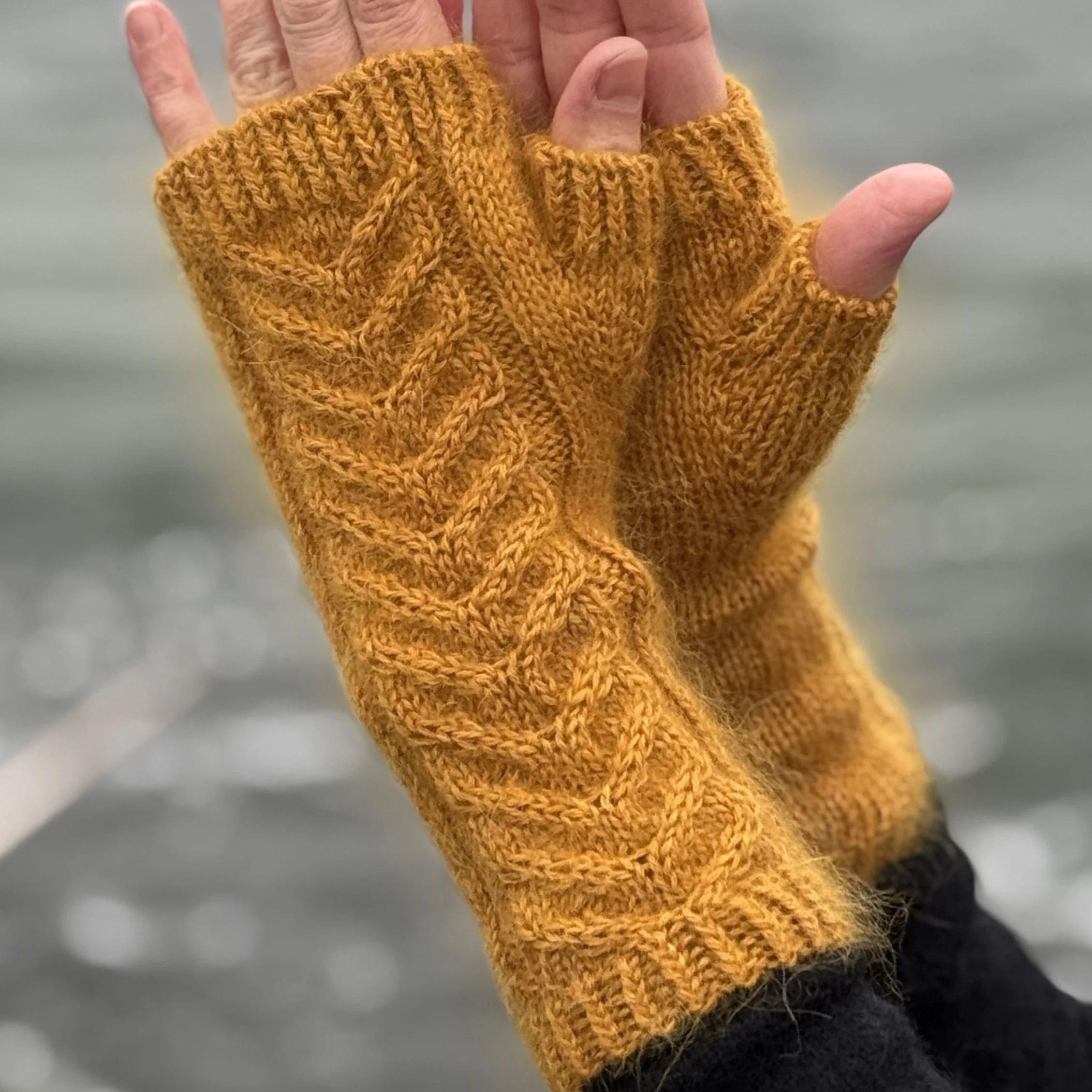 Buttercup Breeze - Wrist warmers - Image 2