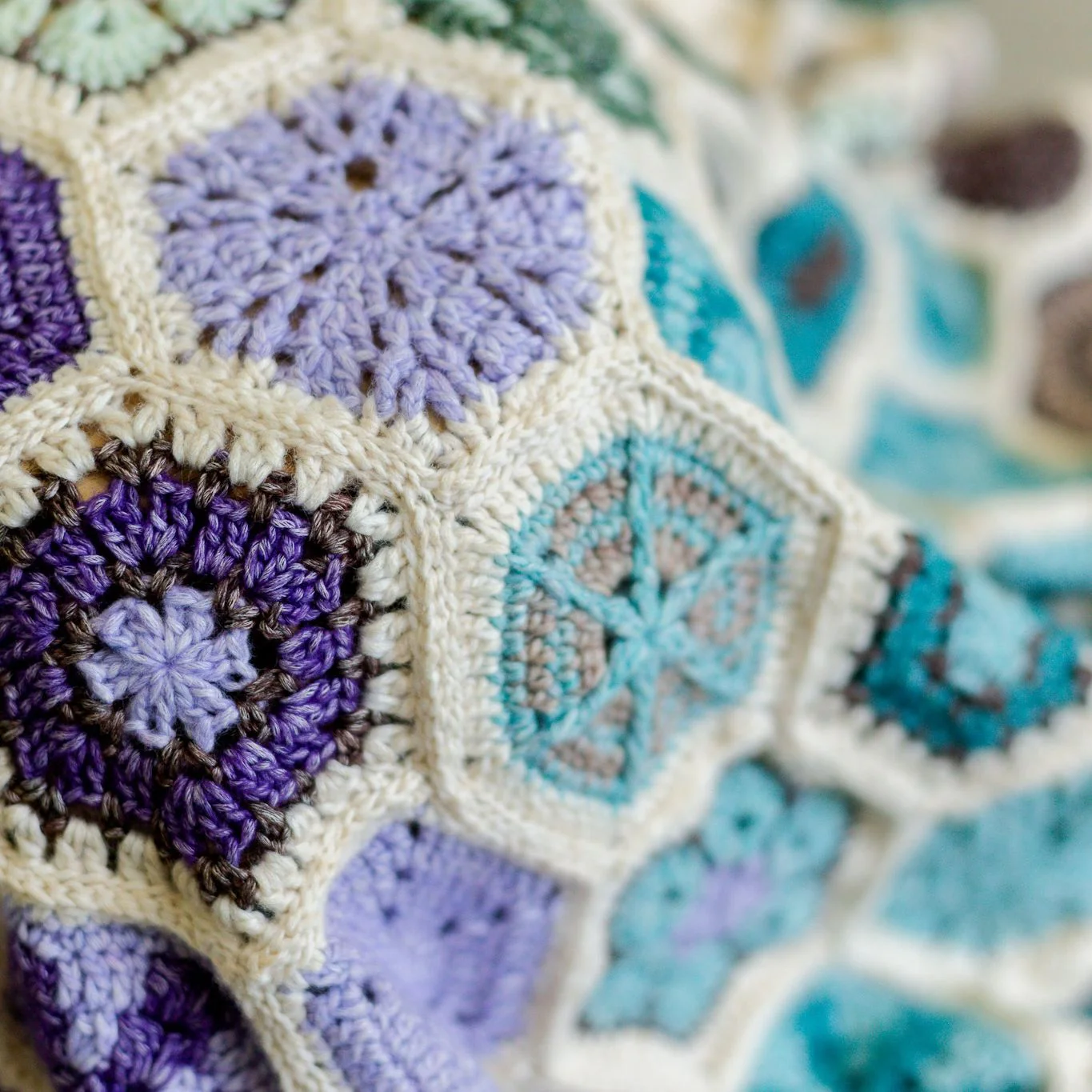 Aura - Motif Lapghan - #FrostandBloomCAL - Image 4